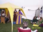 2006_8-14_Pennsic_Thescorre_Court_09.jpg (64kb)